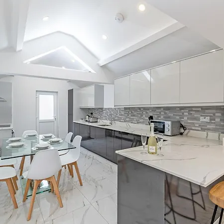 Coniston House, 3 Bedrooms With Parking, Appleby By Guestz *